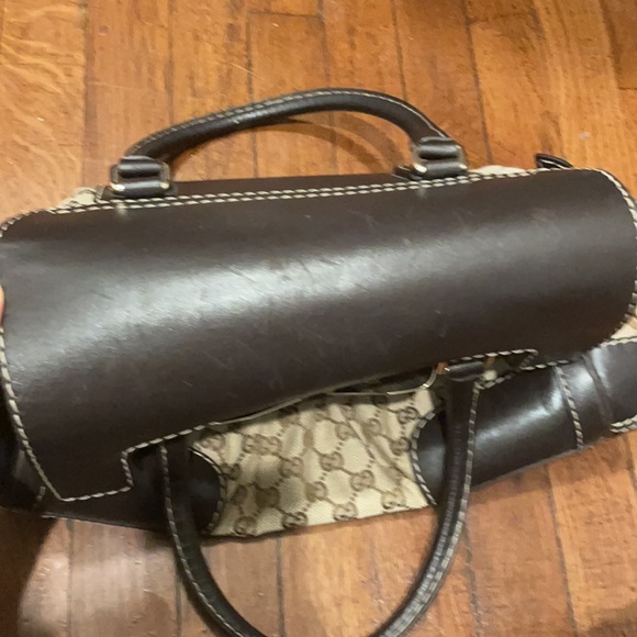 Authentic Gucci Monogram Queen Gold Bow Handbag - Picture 11 of 17